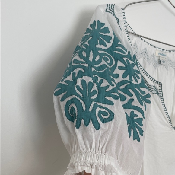 Sundance White Cotton Blouse with Teal Embroidery size Large - Picture 3 of 6